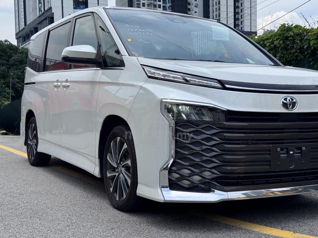 11K KM HUD DIM APPLE PLY 7SEATR Toyota VOXY 2.0 SZ - 1