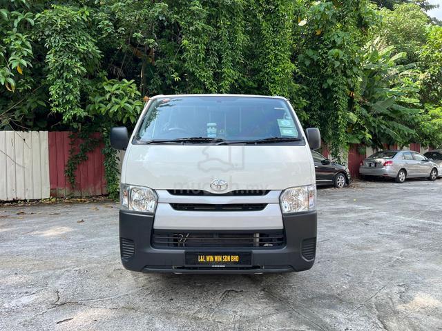 Toyota HIACE 3.0 SEMI PANEL * OTR W/O INS & R/TAX - 4