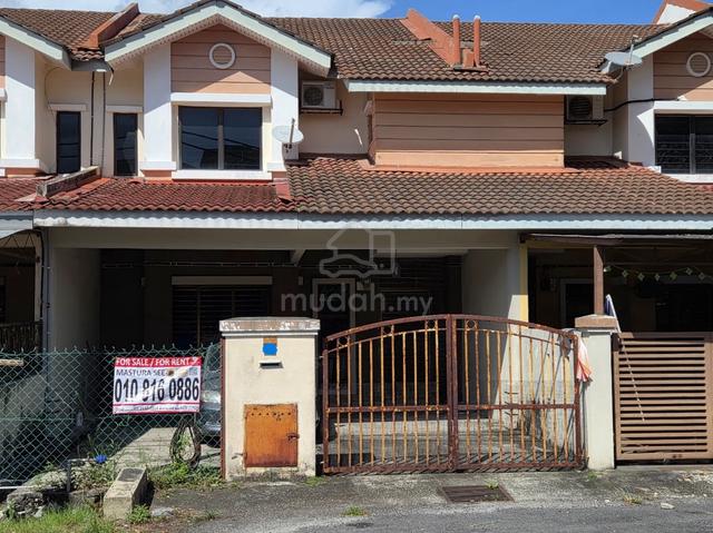 Cozy terrace for sale at Sungai Buloh Country Resort 1