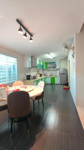 SINGLE STOREY SEMI-D 2596sf NICELY RENOVATED Freehold WORTH BUY 1