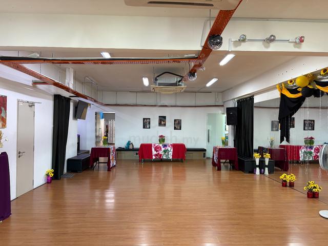 T1 Bundusan | Office Space | Intermediate Corner with Lifts | Beverly 1