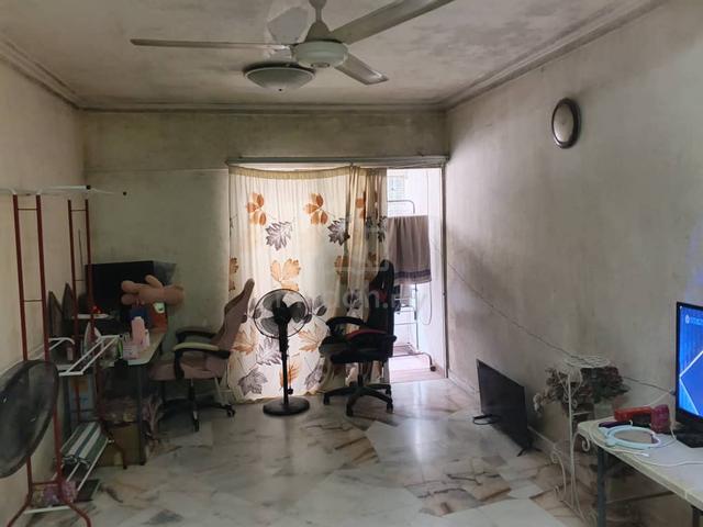 Iris Apartment (Taman Desa) 1
