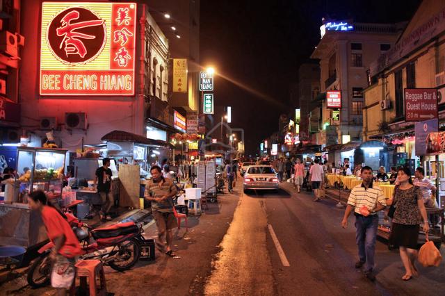Jalan Sultan hot area sublet place available in facing main road 1