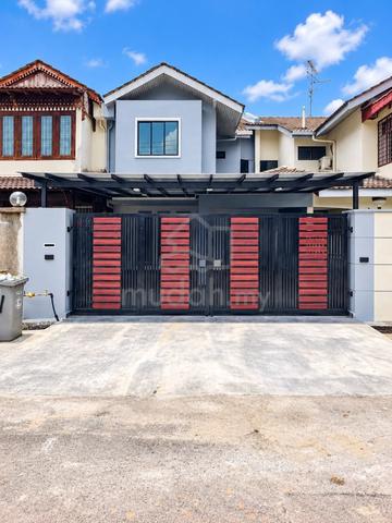 Taman daya. Renovated Double Storey Terrace House. Good condition 1