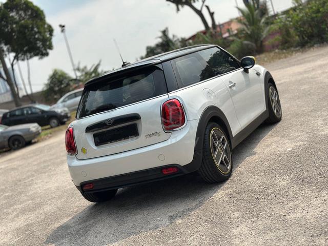 2023 MINI COOPER SE 3 Door, LOW MILEAGE!! - 4