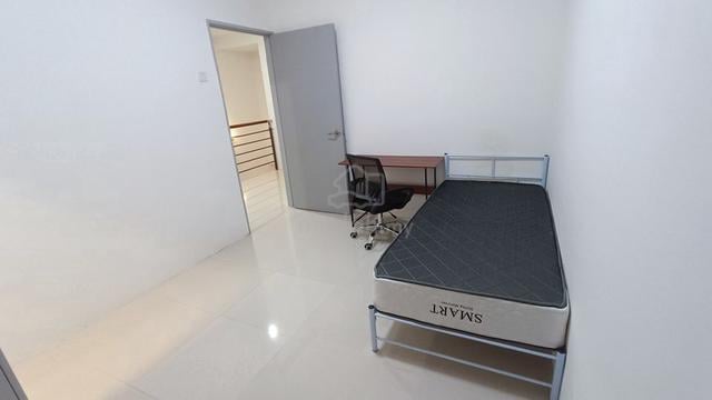 Middle Room with Own Private Toilet for Rent at Aeon Station 18 Ipoh 1
