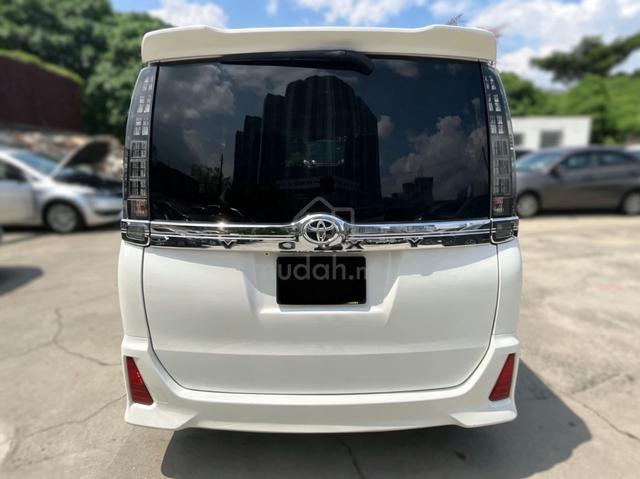 2014 Toyota VOXY 2,0 KIRAMEKI 2 (A) Full Loan - 4