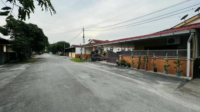 Rumah Semi D Setingkat Fully Reno di Taman Selinsing Indah 1