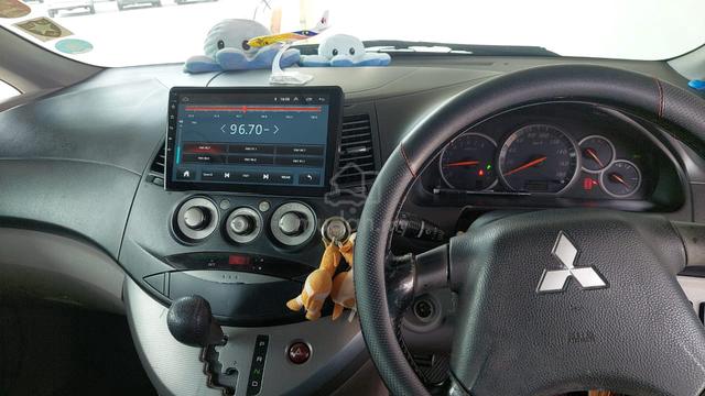 2010 Mitsubishi GRANDIS 2.4 FACELIFT (A) - 4