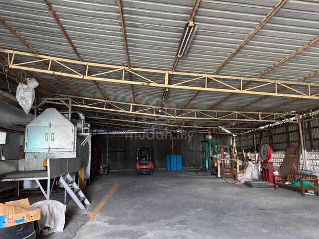 1.5 Storey Factory Corner Lot @ Kota Puteri For Rent 1