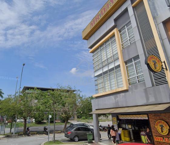 Endlot ROI 5% Freehold 3 Storey Shop lot Kajang Town facing main road 1