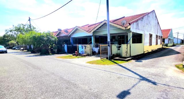 Teres 1 tingkat di Banggol Indah Chukai, Tiles Penuh Table Top ! 1