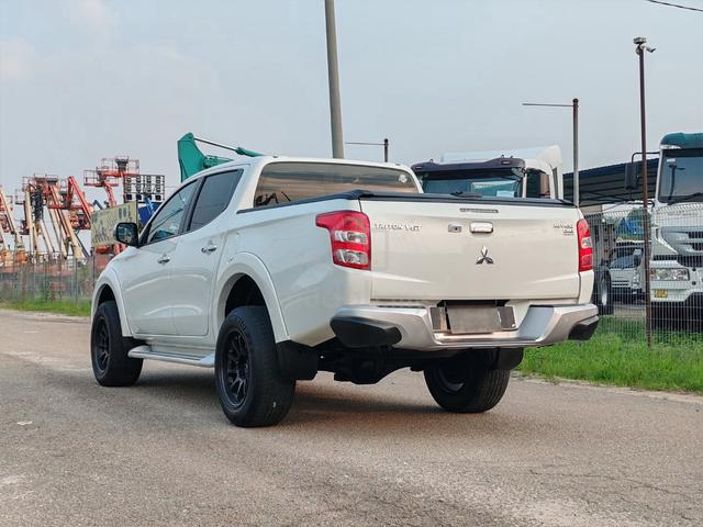 2017 Mitsubishi TRITON 2.4 VGT A/T PREMIUM 4x4 - 5