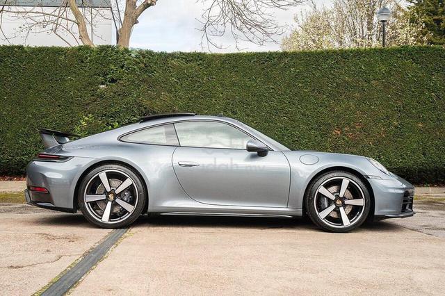 2025 Porsche 911 Carrera (992 II) DELIVERY MILEAGE - 3