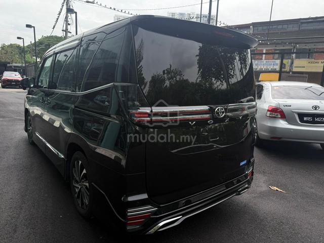 2022 Toyota VOXY 2.0 ZS PRICE wit TAX  UNREG - 2