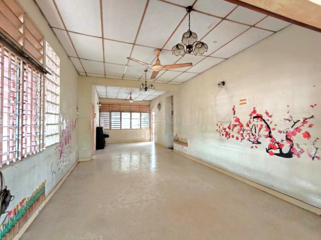 Single storey bungalow, residential, suitable for business purposes 1