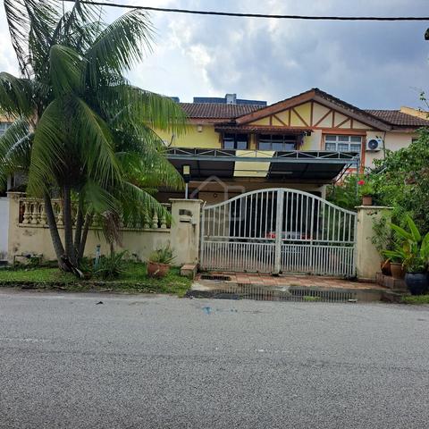 Double storey House for sale in Puchong Taman Putra Perdana. 1
