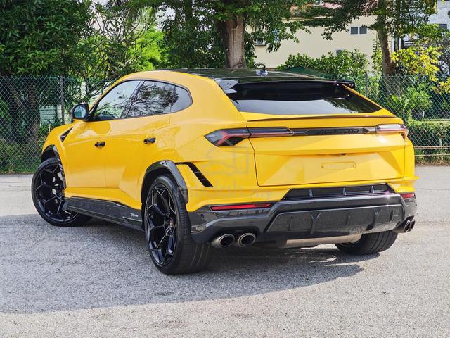UK SPECS 2023 Lamborghini Urus Performante 4.0 - 3