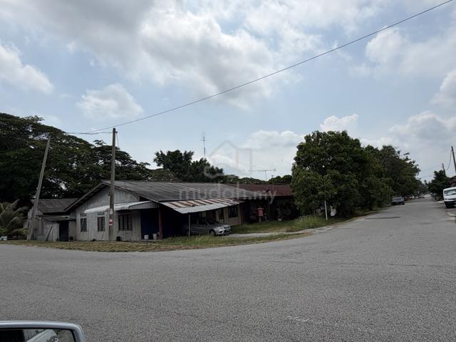 some old wooden houses 1