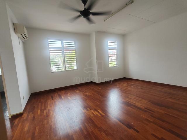 Canal Garden fully extend and renovated well kept house kota kemuning 1