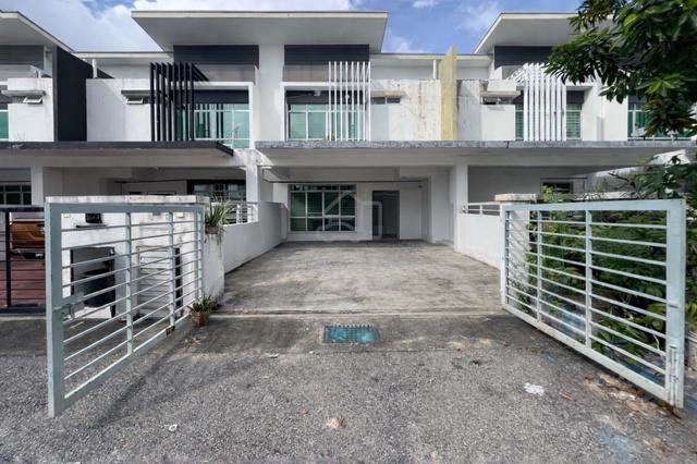 Kitchen Cabinet Double Storey House, Type Olive Zaitun Hillpark 1