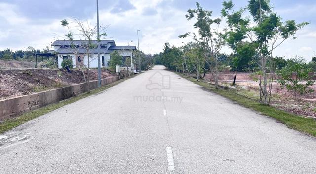 Non bumi land  ambassador village ,durian tunggal 3