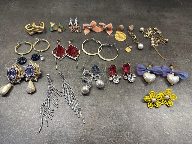 Pre-loved Earring & Good Condition - photo 3 of 6