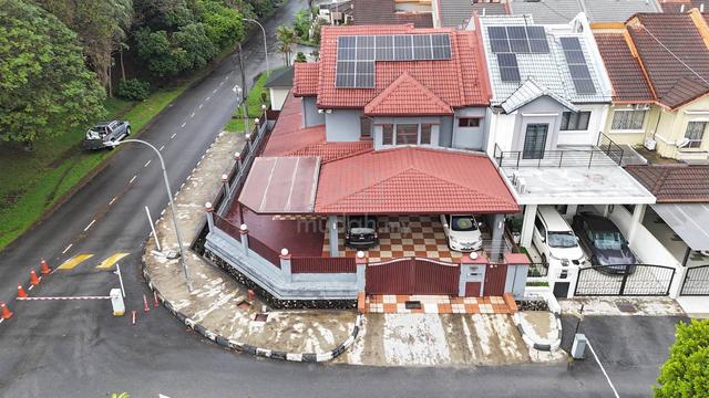 CORNER LOT  double storey putra heights subang jaya 1