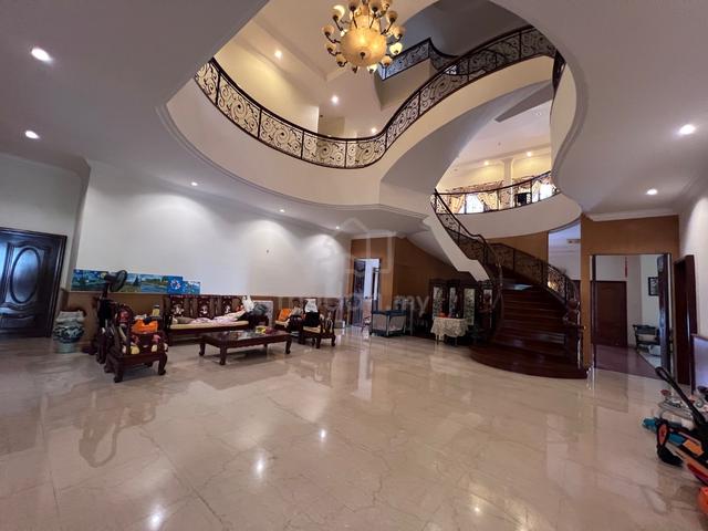 3 Storey Bungalow Facing Golf Coast 1