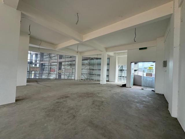 Elevate Gravitus Corner Unit Bigger Shoplot For Rent Facing Mainroad ! 1