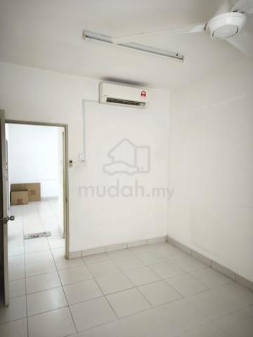 Akasia Apartment Bandar Botanic 1