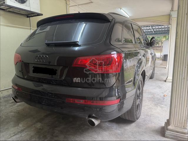 Audi Q7 Engine V8 , 2007 . Petrol 7 Seater - 3