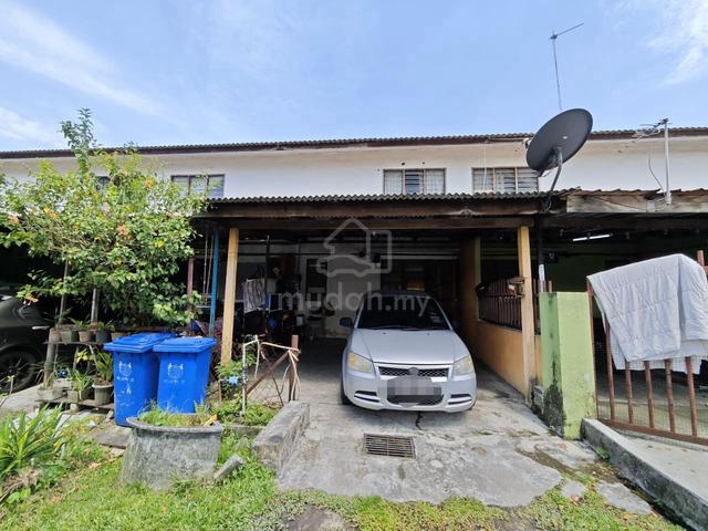 Facing open 2 storey low-cost at taman bukit kemuning shah alam 1