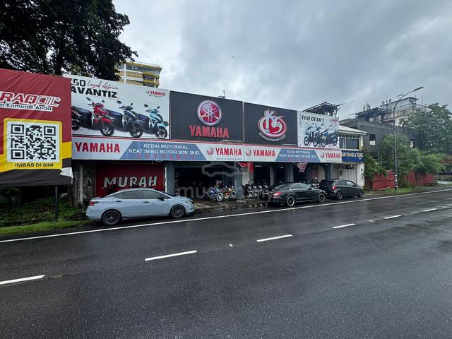 shoplot facing main road Kuah Town if take 3 unit 4k only 1