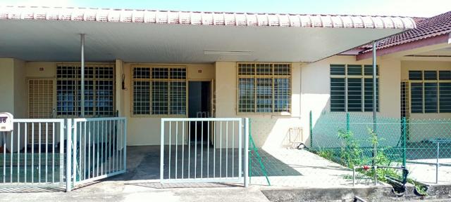 An intermediate unit single-storey terrace house (For Sale) 1
