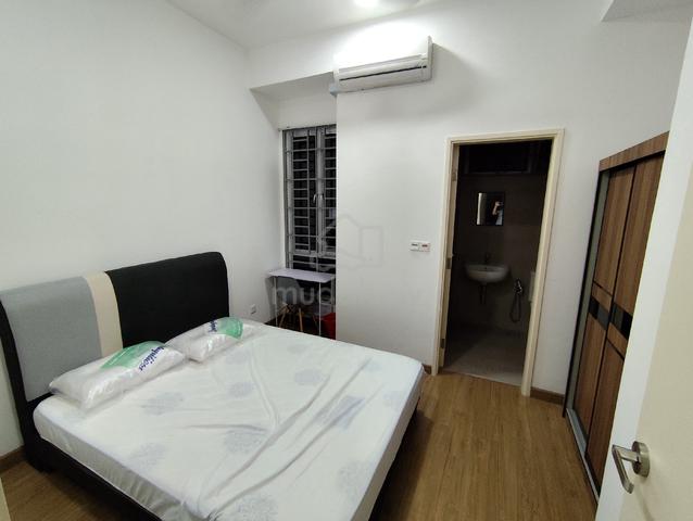 Medium Room for Couple, Male & Female {Fully Furnished} Emerald Rawang 1