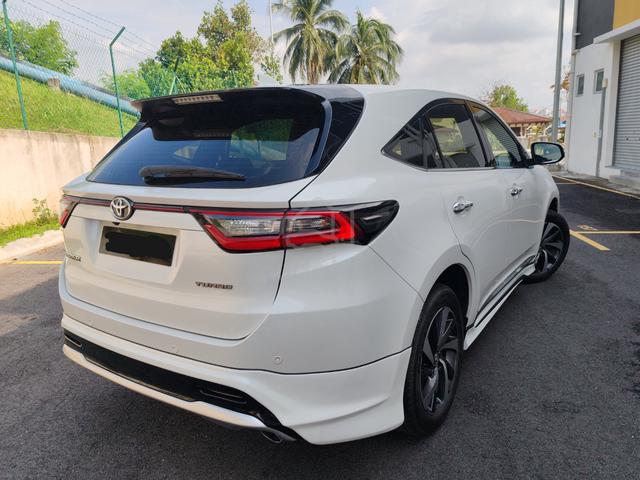 Toyota HARRIER 2.0 LUXURY TURBO FACELIFT SUNROOF - 2
