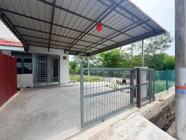 [Corner Lot] RENOVATED TOWNHOUSE (Ground Floor) TAMAN CENDERAWASIH 1