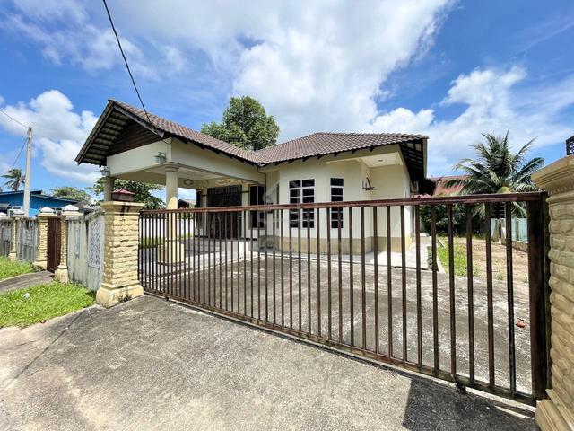 Banglo Kg Batu 48, Dungun 1