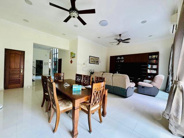 D Residence 2-Storey Link House 6-Bedrooms BU-3555sf Reno & Furnished 1