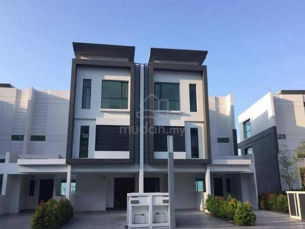 Townhouse unit bawah gated guarded, VVIP location Sunway Montana 1