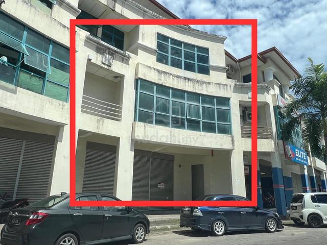 Alamesra 3 storey Shoplot For Sale ( Intermediate Unit ) 1
