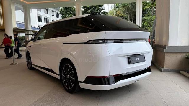 2025 Xpeng X9 LONG RANGE 2WD PRO TAX FREE LIMITED - 3
