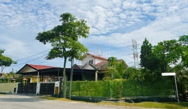 Semi-D, corner lot, Taman Arked, Dengkil Selangor 1