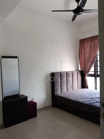 Promenade Middle/Couple Room Near Gbs OnePrecinct For Rent 1