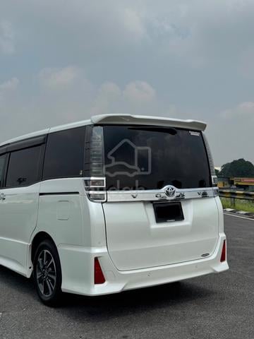 2020 Toyota VOXY 2.0 ZS KIRAMEKI II (A) - 4