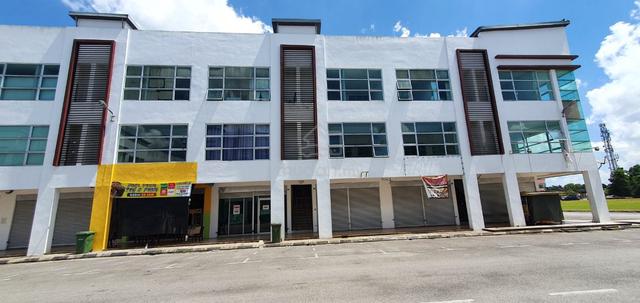 3 STOREY SHOPHOUSE @ Uni Central City 1