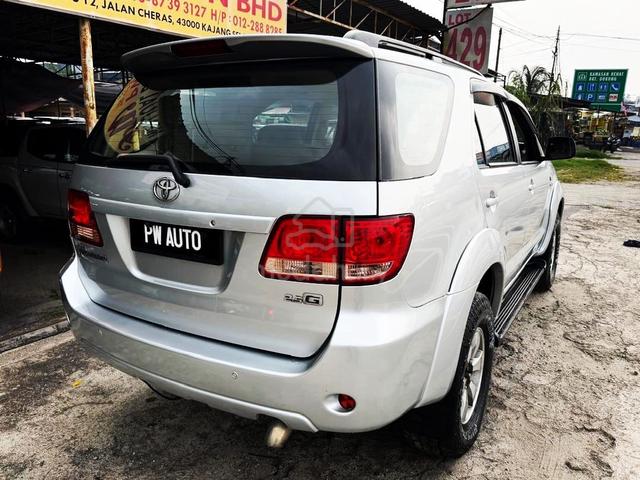 TOYOTA FORTUNER 2.5(M) G D-4D TURBO 5SPD 4X4 suv - 4