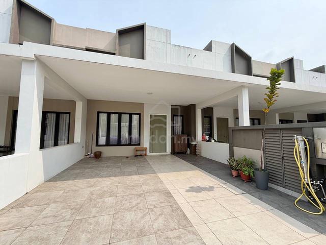 Sunway Citrine Lakehome Medini Double storey house for rent 1