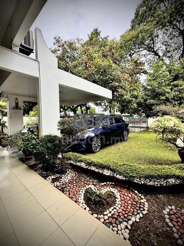 Charming Freehold Semi-D in George Town 1